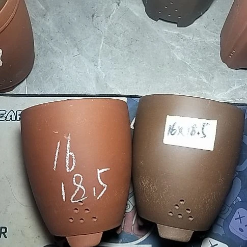 红泥紫泥三角两个花盆