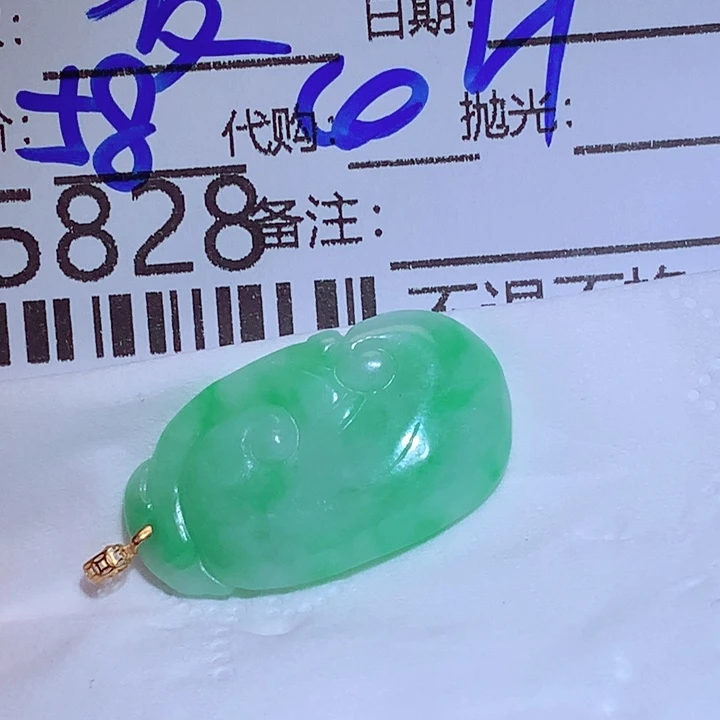 友***人翡翠未镶嵌颈饰ggf