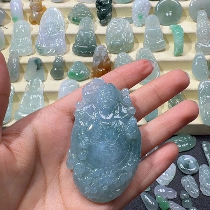 别***恙翡翠未镶嵌颈饰翡翠