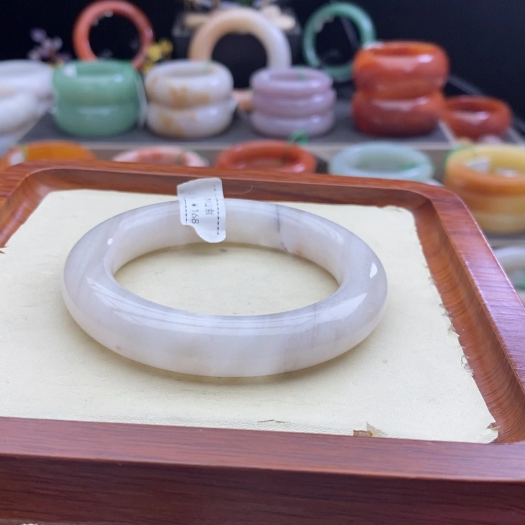 石英质玉手镯未镶嵌
