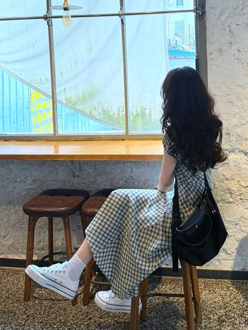 2025夏季新款韩系高级感翻领格子连衣裙女收腰显瘦长裙子时尚气质