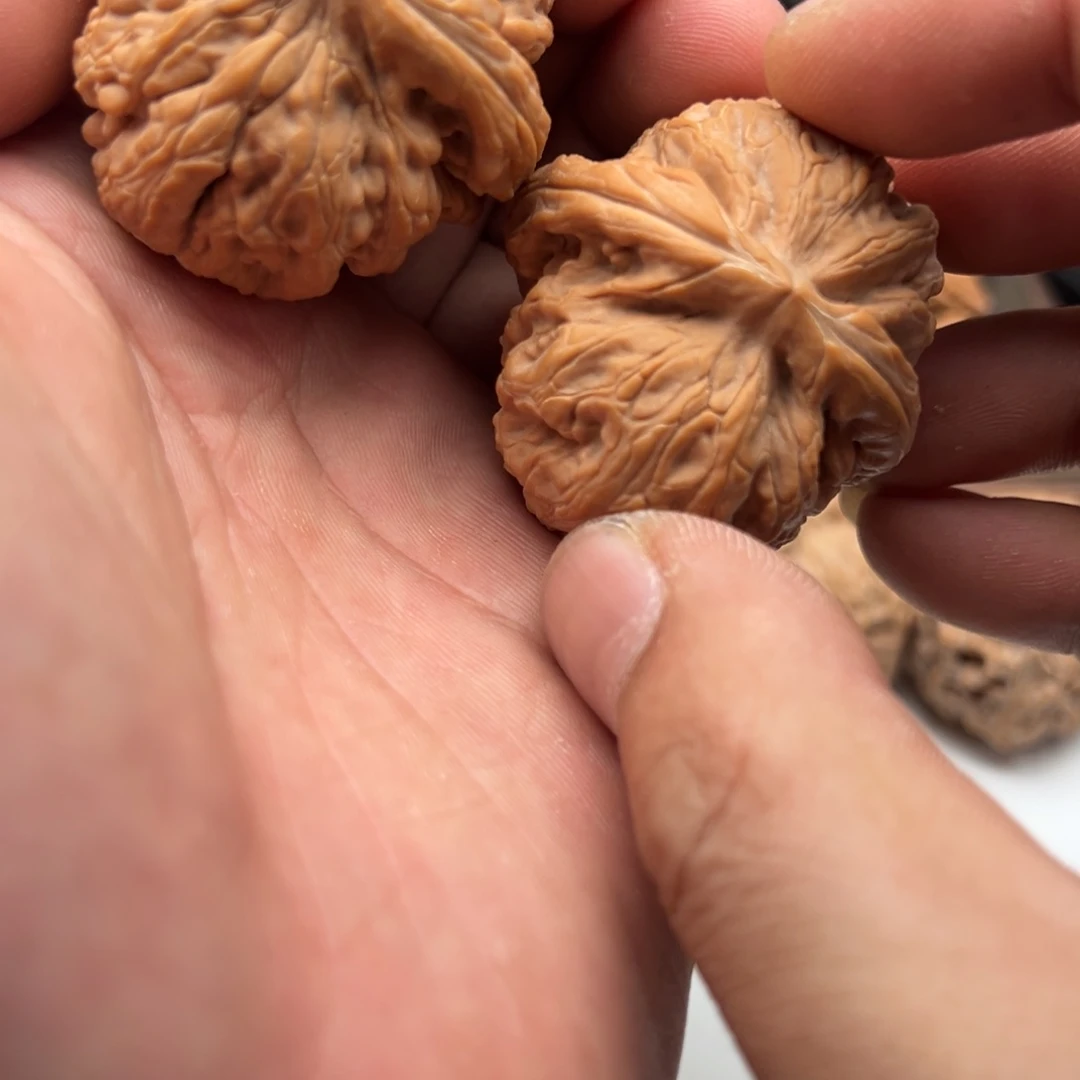 文玩核桃把件红锦鲤48