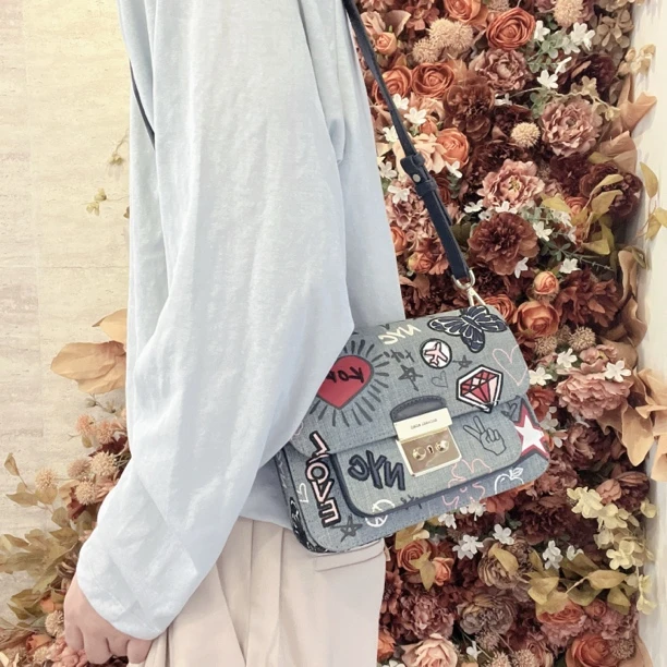 95新 MICHAEL KORS/迈克高仕 【龙】99 0712 涂鸦单肩斜挎包