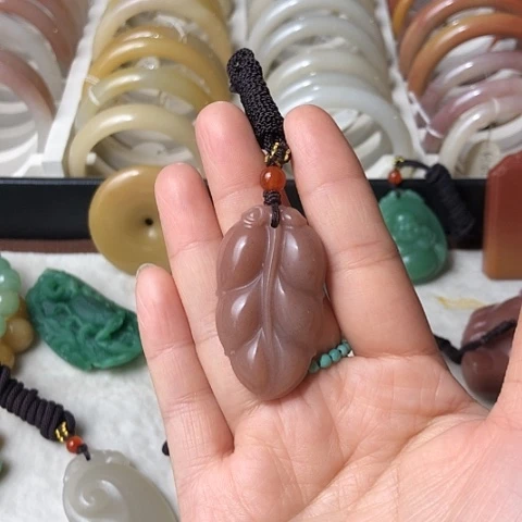 石英质玉未镶嵌颈饰