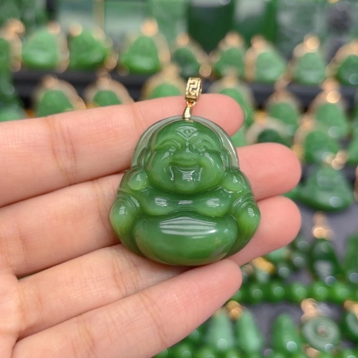 颈饰18K金镶嵌和田玉（碧玉）