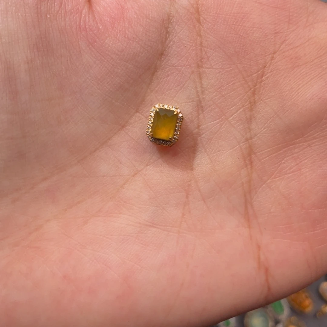 【闪购商品】颈饰18K金镶嵌翡翠