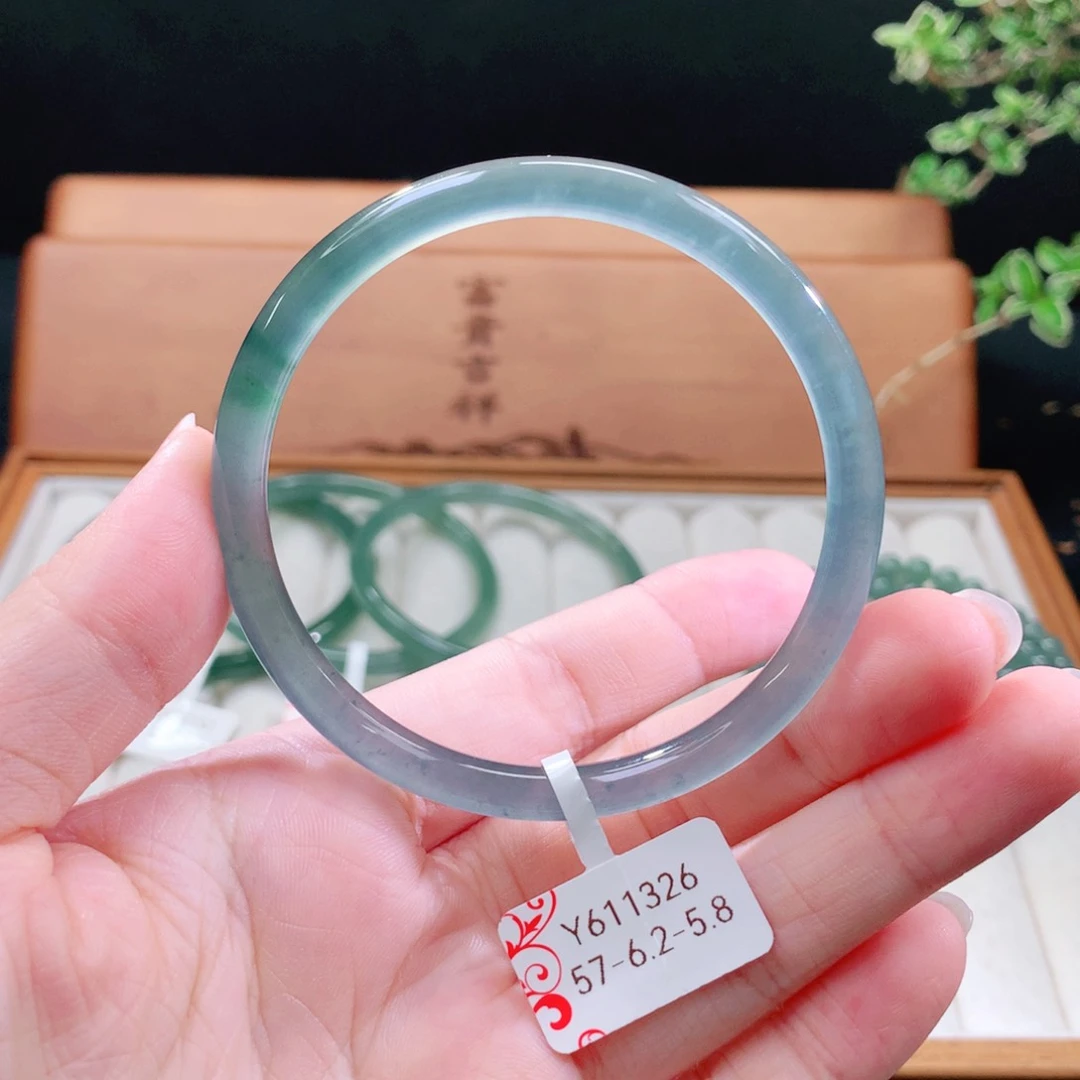 翡翠手镯（圆镯）未镶嵌