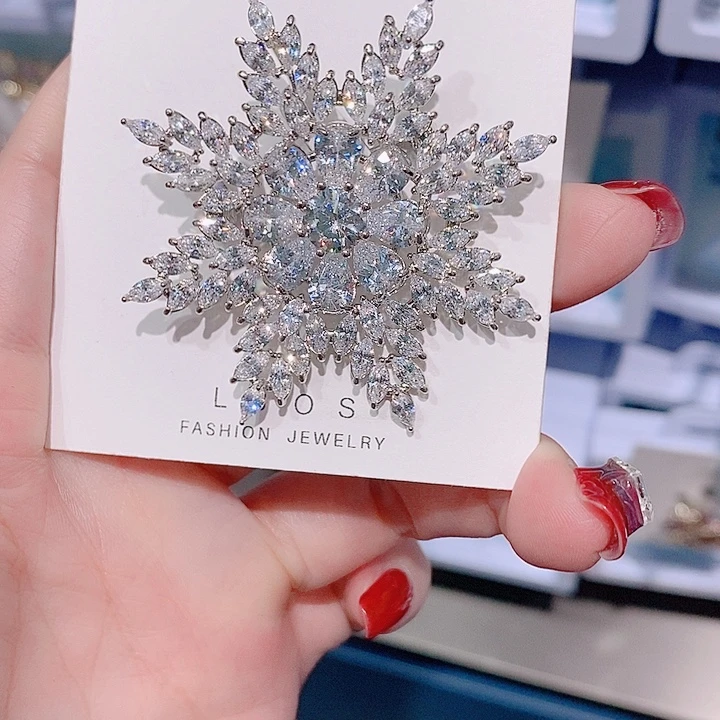 锆石铜合金雪花胸针 银色