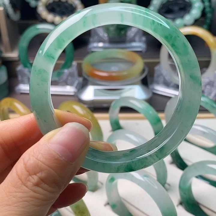 石英质玉（非洲翠）未镶嵌手镯