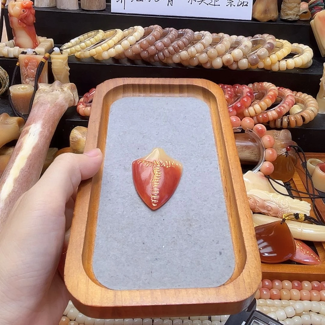 无非金属骨牌吊坠