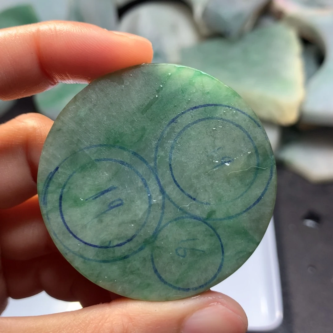 翡翠颈饰未镶嵌料子