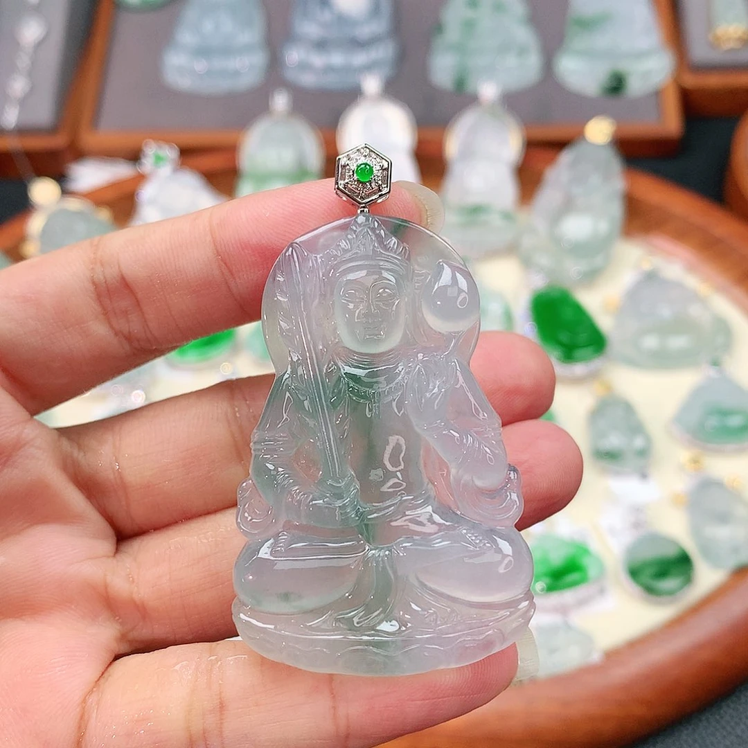 颈饰18K金镶嵌翡翠虚空藏