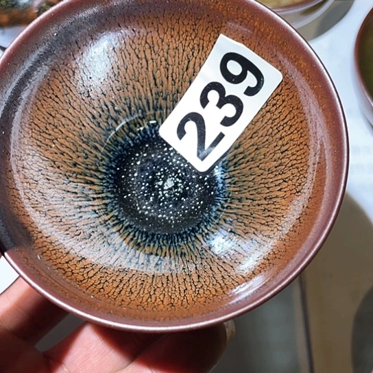 茶盏那****子茶色头发了239年啦