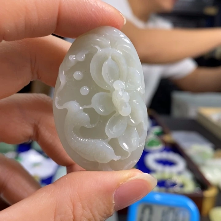 用***0和田玉未镶嵌颈饰
