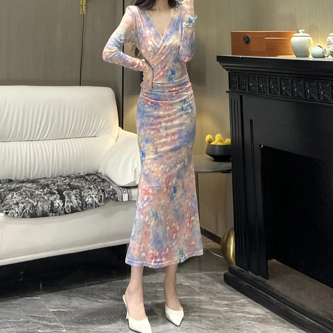 气质女人味轻奢V领长袖雾岛春颂显瘦包身修身时尚百搭鱼尾连衣裙