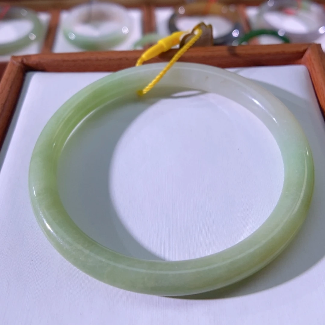 【闪购商品】未镶嵌手镯和田玉（翠青玉）