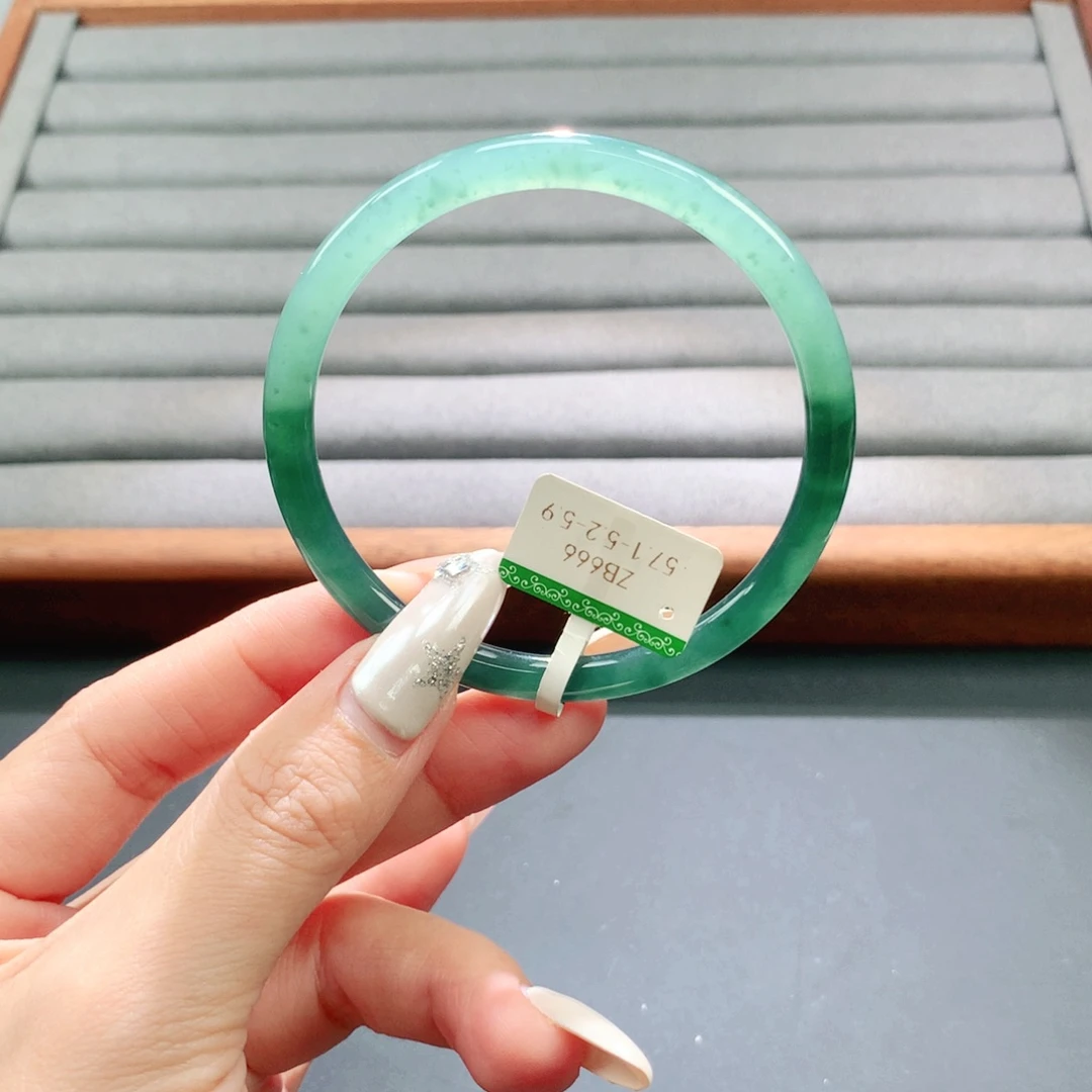 翡翠未镶嵌手镯天然
