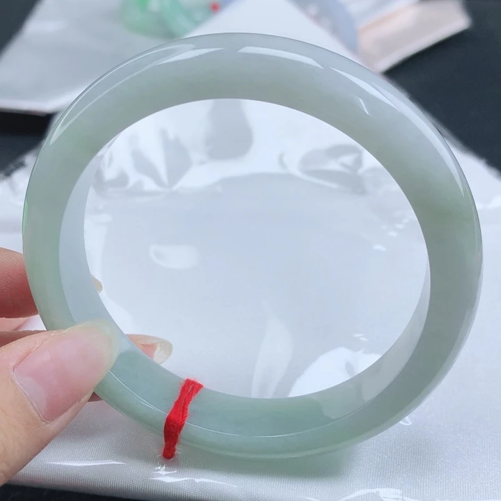 翡翠未镶嵌手镯缅甸61.8浅色渐变正圈