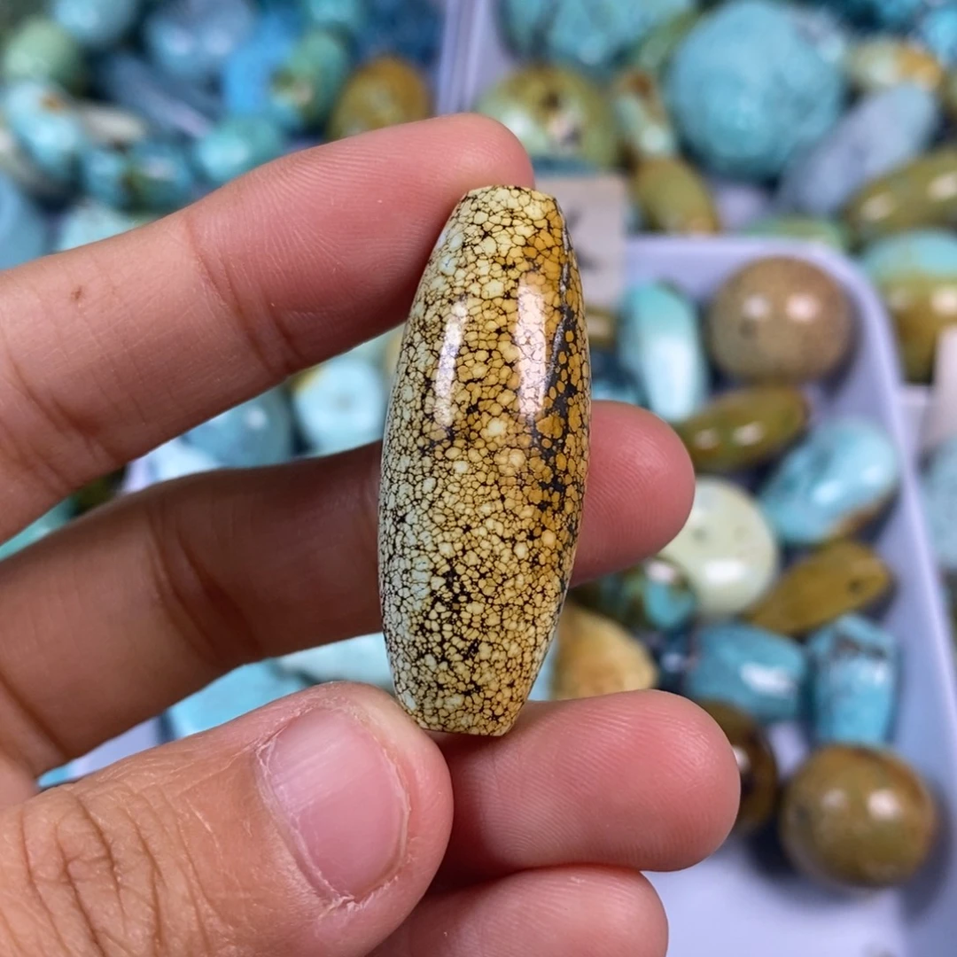 绿松石未镶嵌颈饰