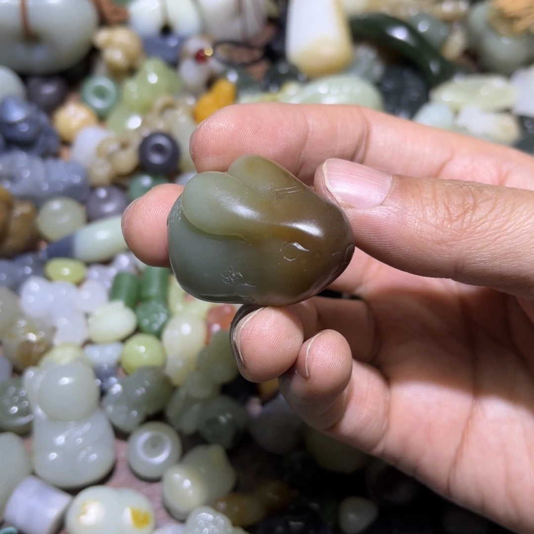 和田玉未镶嵌珠宝半成品