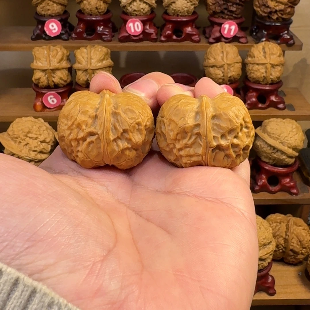 铁核桃把件金锭子