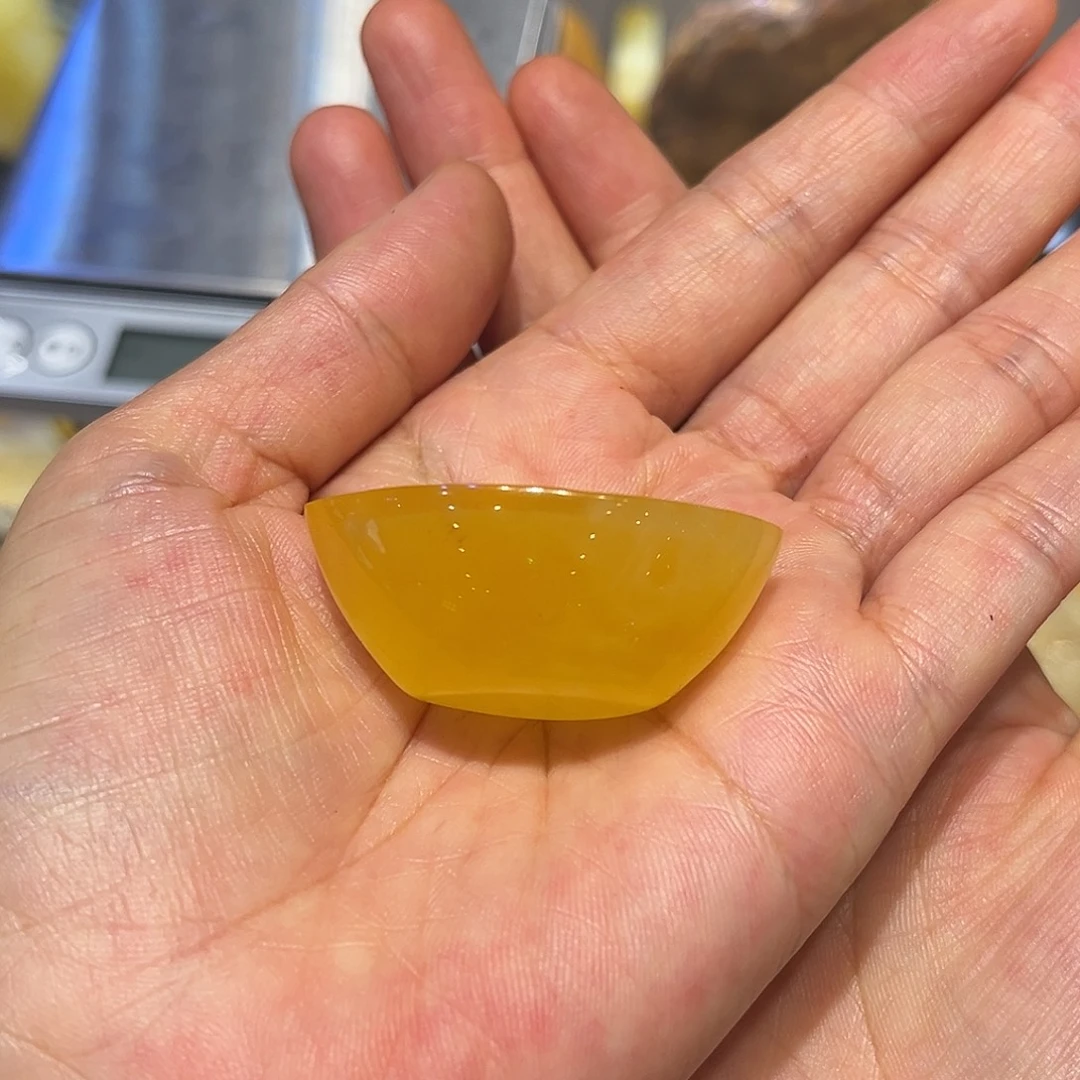 琥珀未镶嵌颈饰元宝