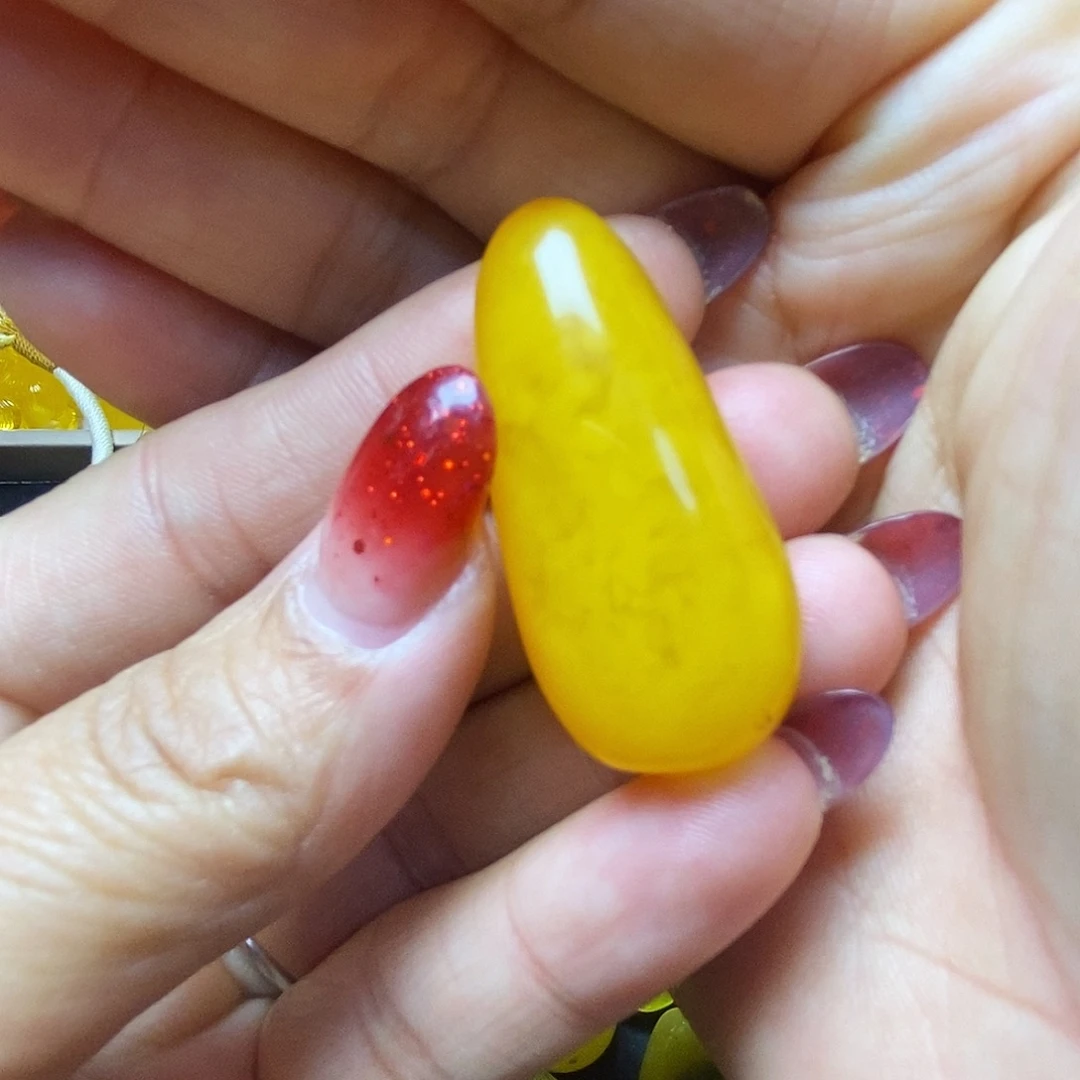 琥珀未镶嵌珠宝奇石