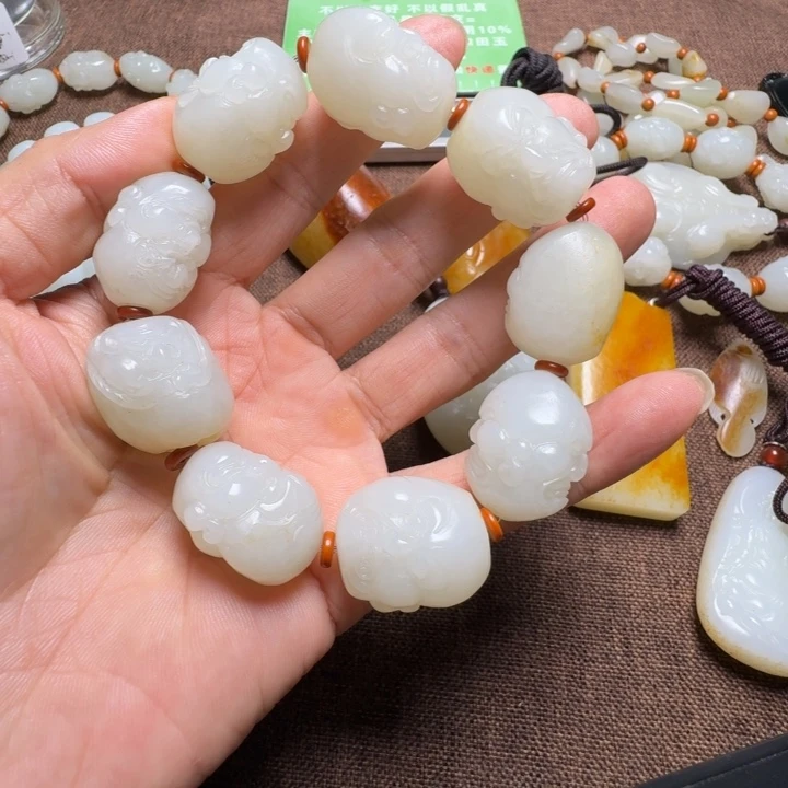 王***建和田玉未镶嵌颈饰