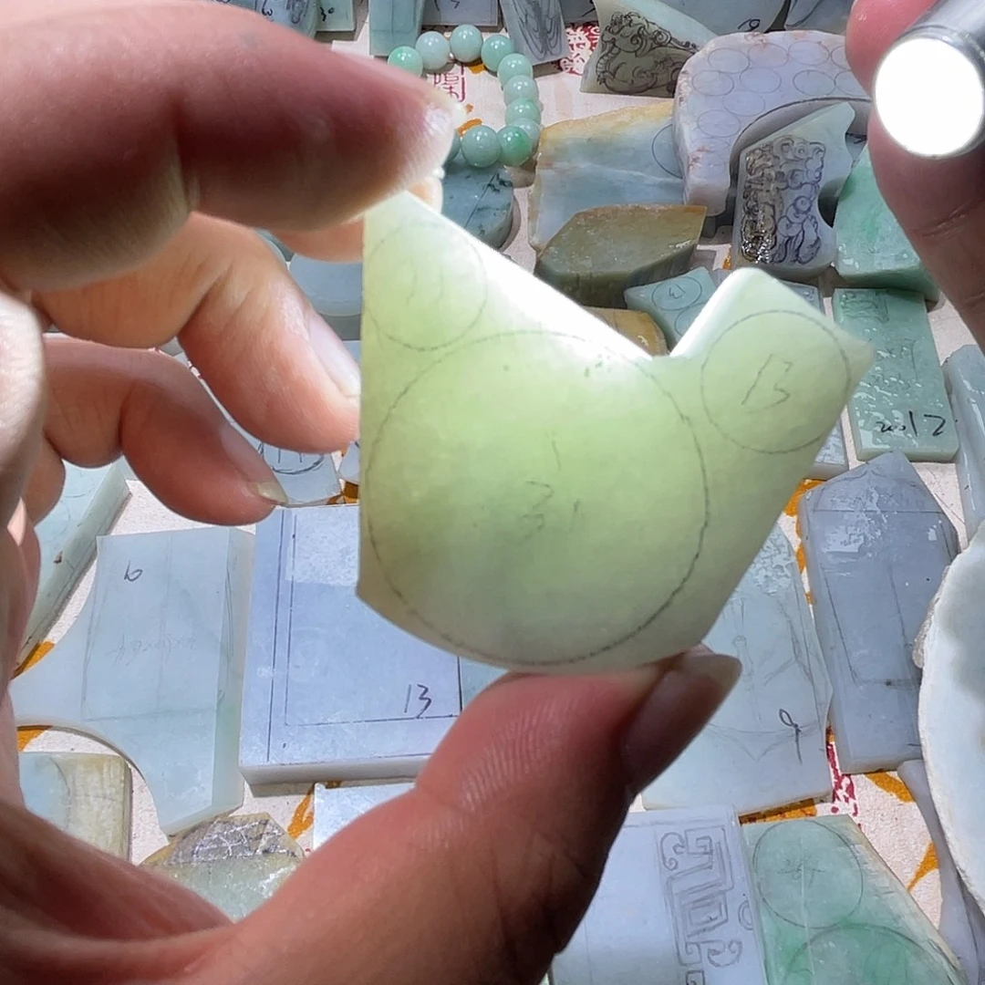 翡翠未镶嵌颈饰天然缅甸A货翡翠毛料