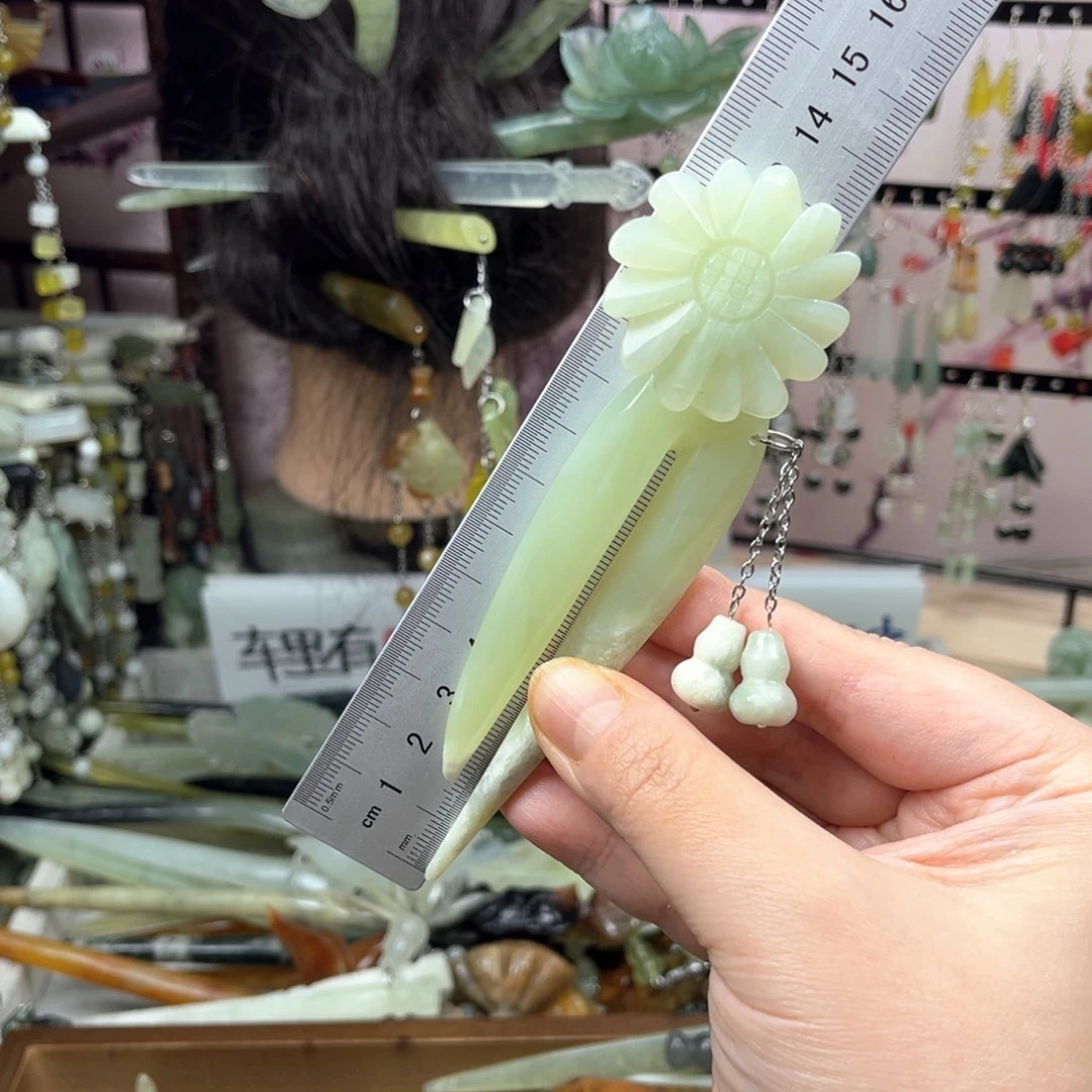 岫玉未镶嵌发饰长度13厘米左右，有内纹