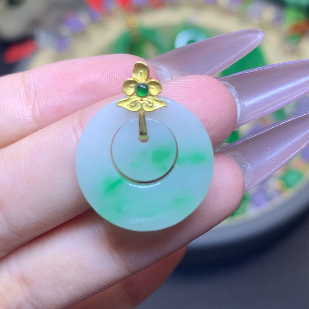 翡翠18K金镶嵌颈饰