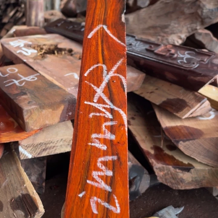 交趾黄檀（大红酸枝）J****K