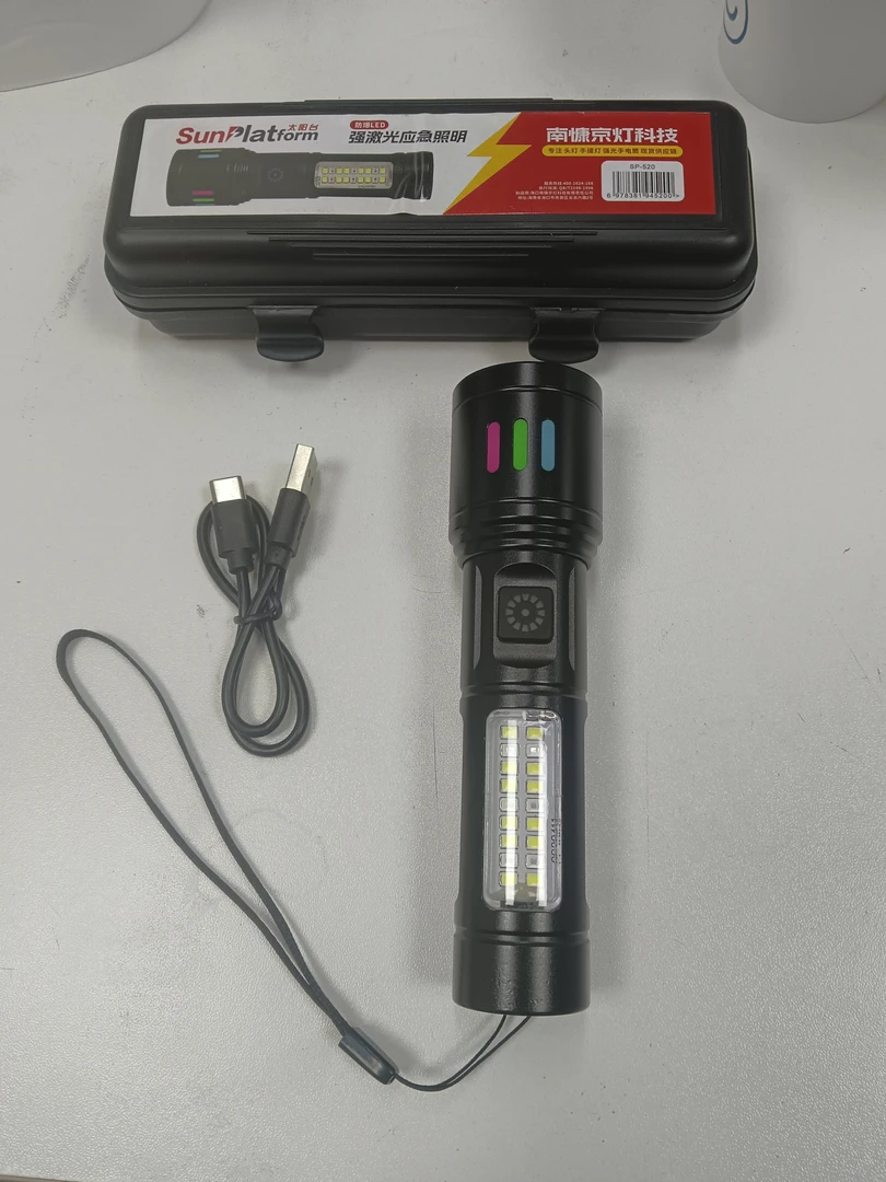 户外多功能充电变焦强光长续航手电筒应急照明适用防灾场景