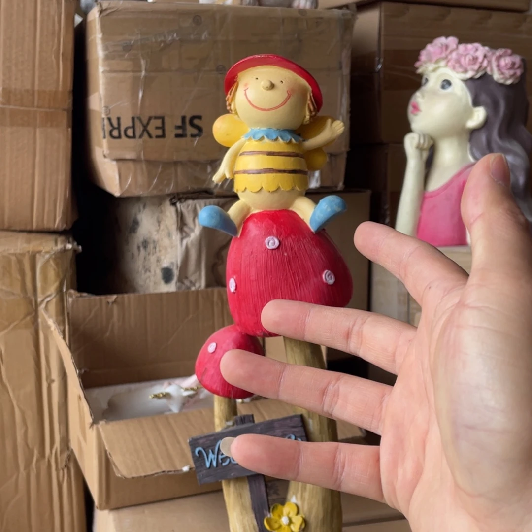 【闪购商品】树脂蜜蜂坐蘑菇摆件