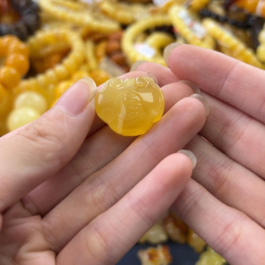 未镶嵌琥珀珠宝奇石