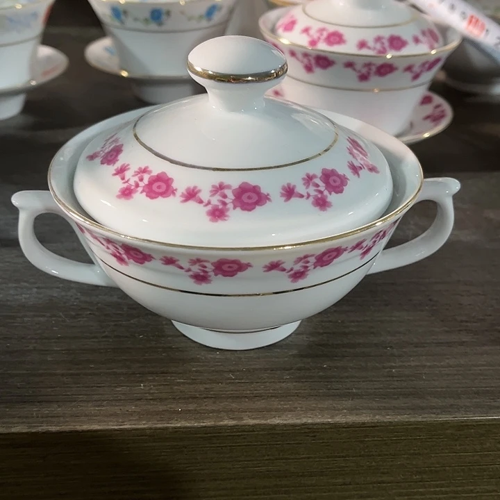 瓷片景德镇陶瓷储物罐。