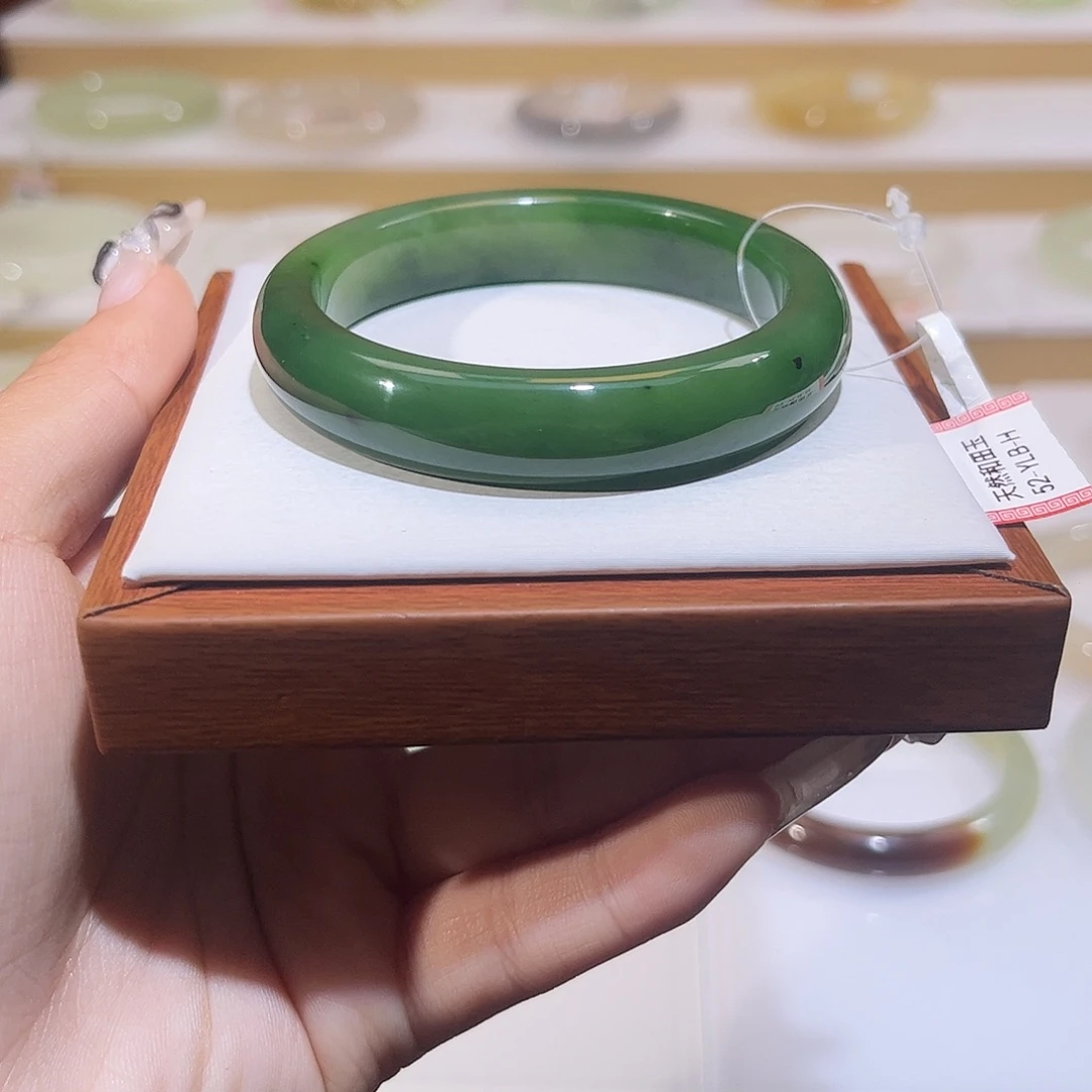 和田玉未镶嵌手镯碧玉