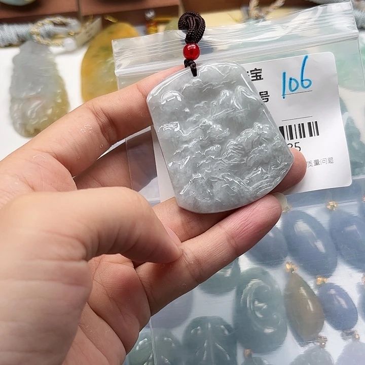 翡翠未镶嵌颈饰挂件