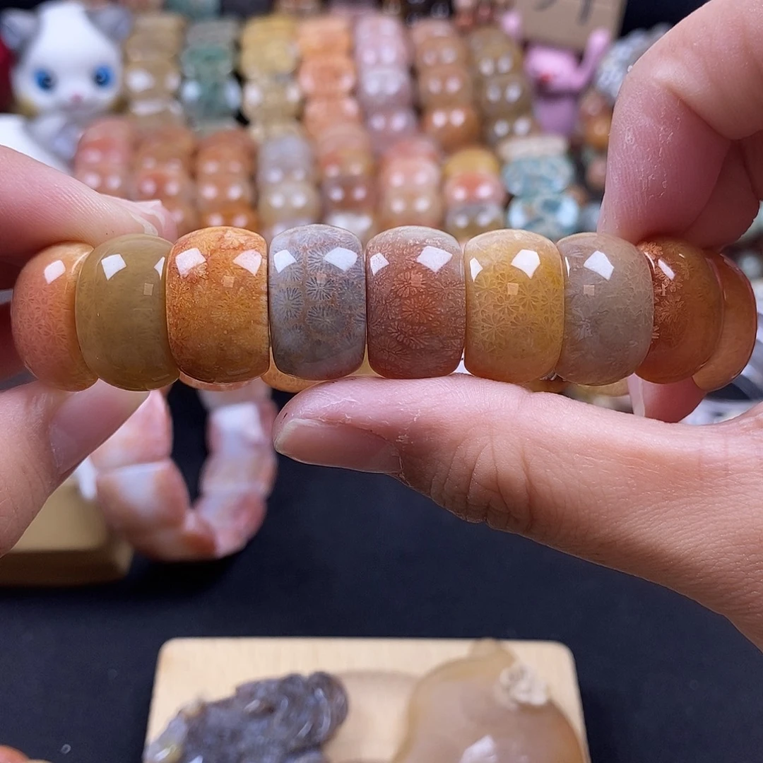 硅化珊瑚（珊瑚玉）未镶嵌手牌 彩冰枫叶 52