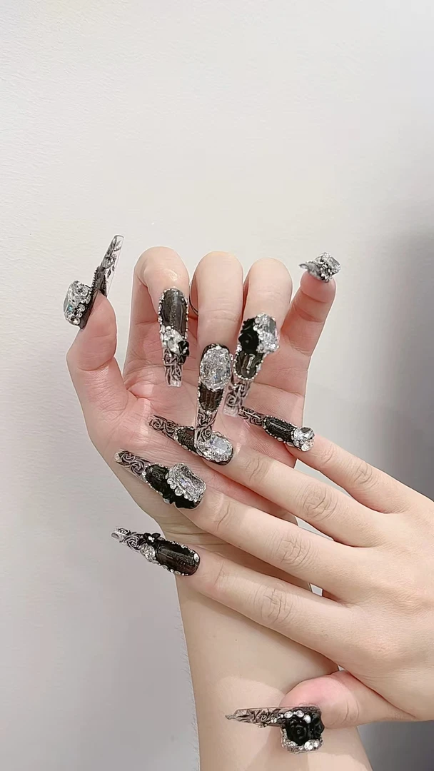 吖吖定制|A11「黑玫瑰」高端轻奢 纯手工雕花 锆石 夏日 酷酷穿戴甲