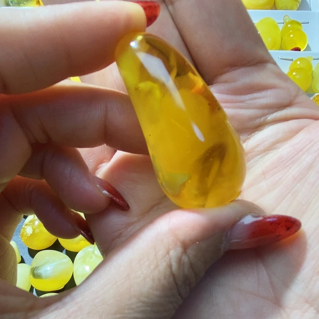 蜜蜡未镶嵌珠宝奇石