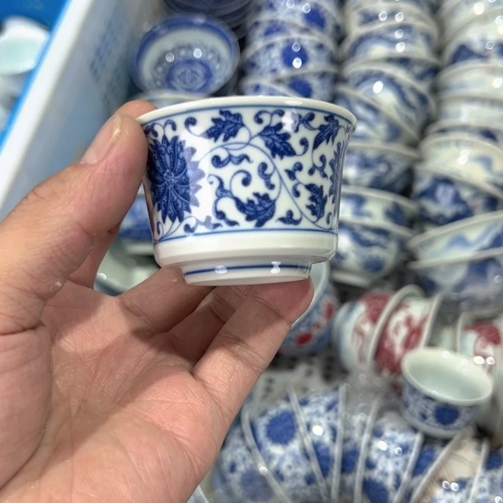 瓷片白青花缠枝莲马蹄客杯