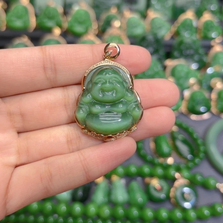 颈饰18K金镶嵌和田玉（碧玉）