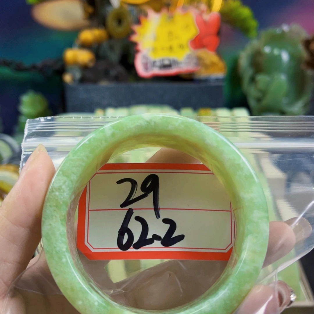 亓***室未镶嵌蛇纹石玉手镯