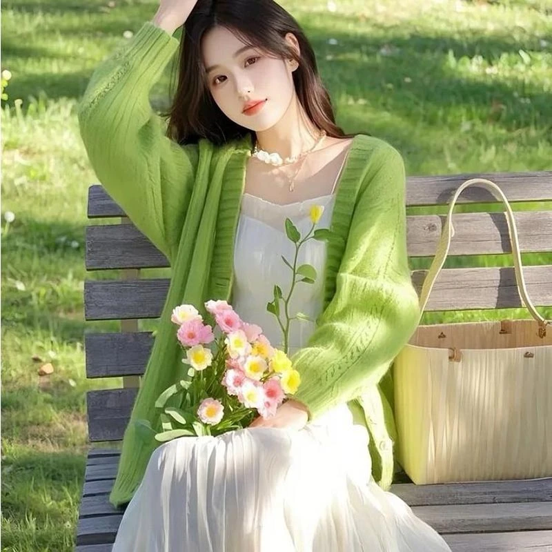 开春装搭配一整套2025超火今年流行爆款针织开衫吊带连衣裙两件套