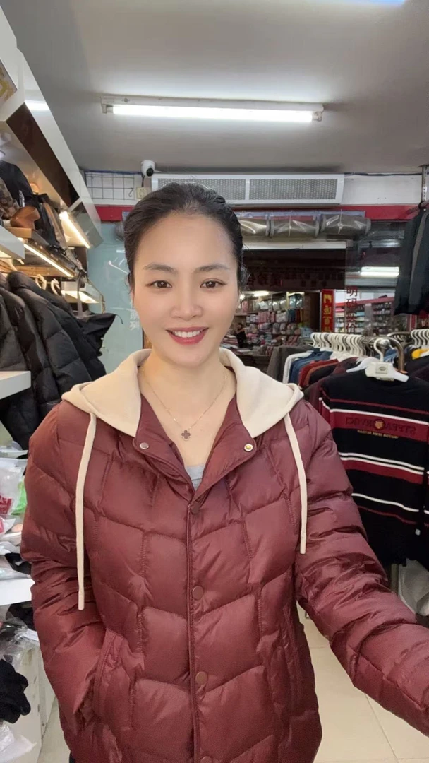 《霞姐服饰》冬季新款百搭时尚连帽羽绒服加厚女休闲货号：22