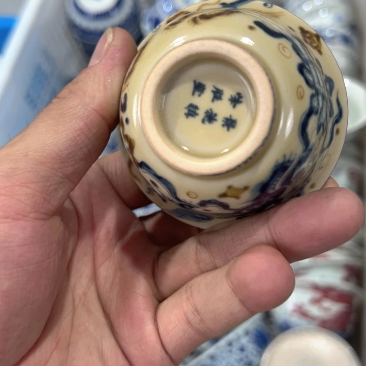 瓷片釉里金狮子小压手杯客杯全品