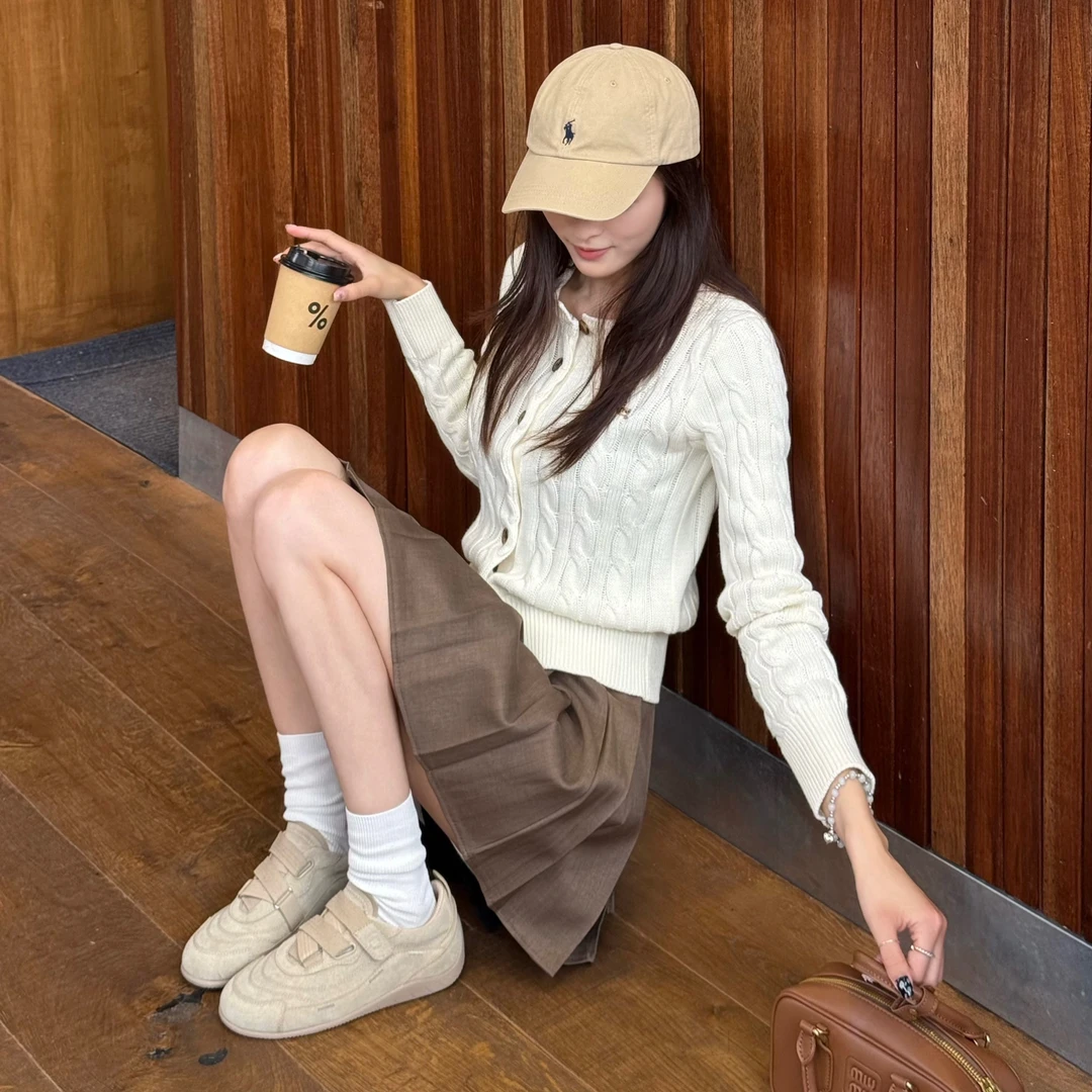 小发喵「绒面复古魔术贴休闲女鞋｜潮酷慵懒风日常百搭款」999