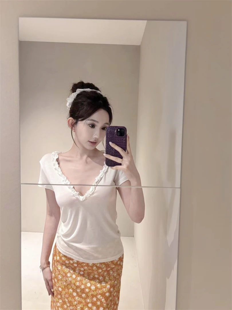 Yucii 木耳花边短袖T恤百搭修身显瘦2025夏季新款V领上衣