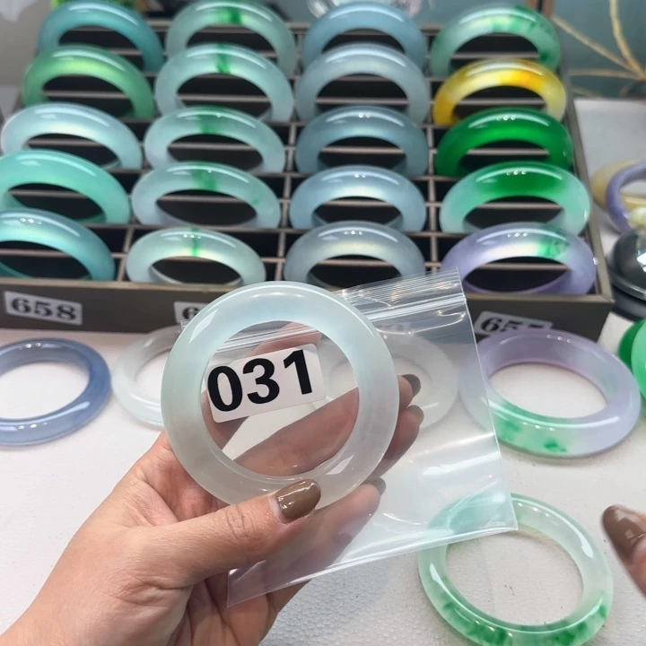 玉一*时尚飘花手镯031